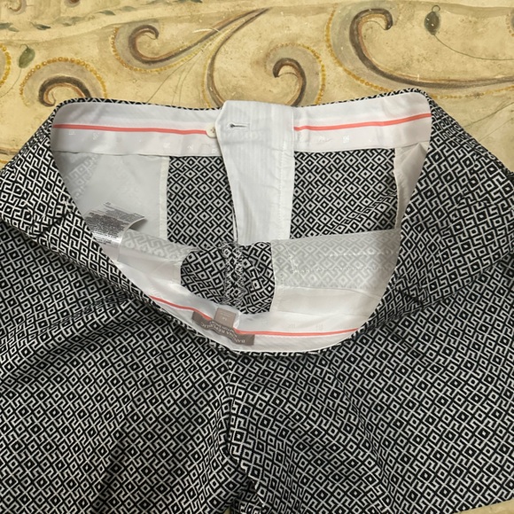 BANANA REPUBLIC Black & White Geometric Print Shorts - Picture 7 of 7